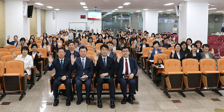 목회연구원 종강 단체.jpg