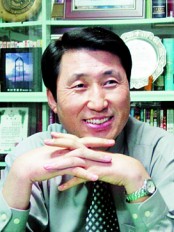 발행인 신덕수 목사.jpg