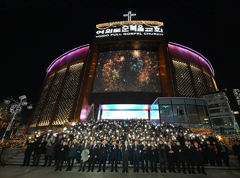 여의도순복음 성탄트리.jpg